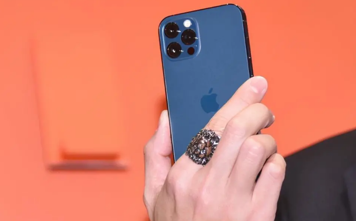 平桂苹果手机维修分享iPhone12系列重启方法教程 